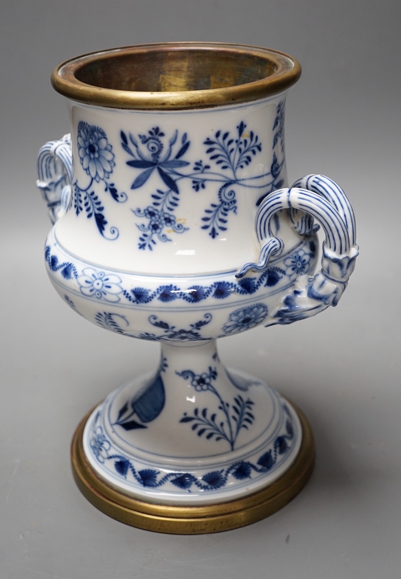 A Moorcroft wisteria pattern cake stand with chrome pedestal, 21cm diameter